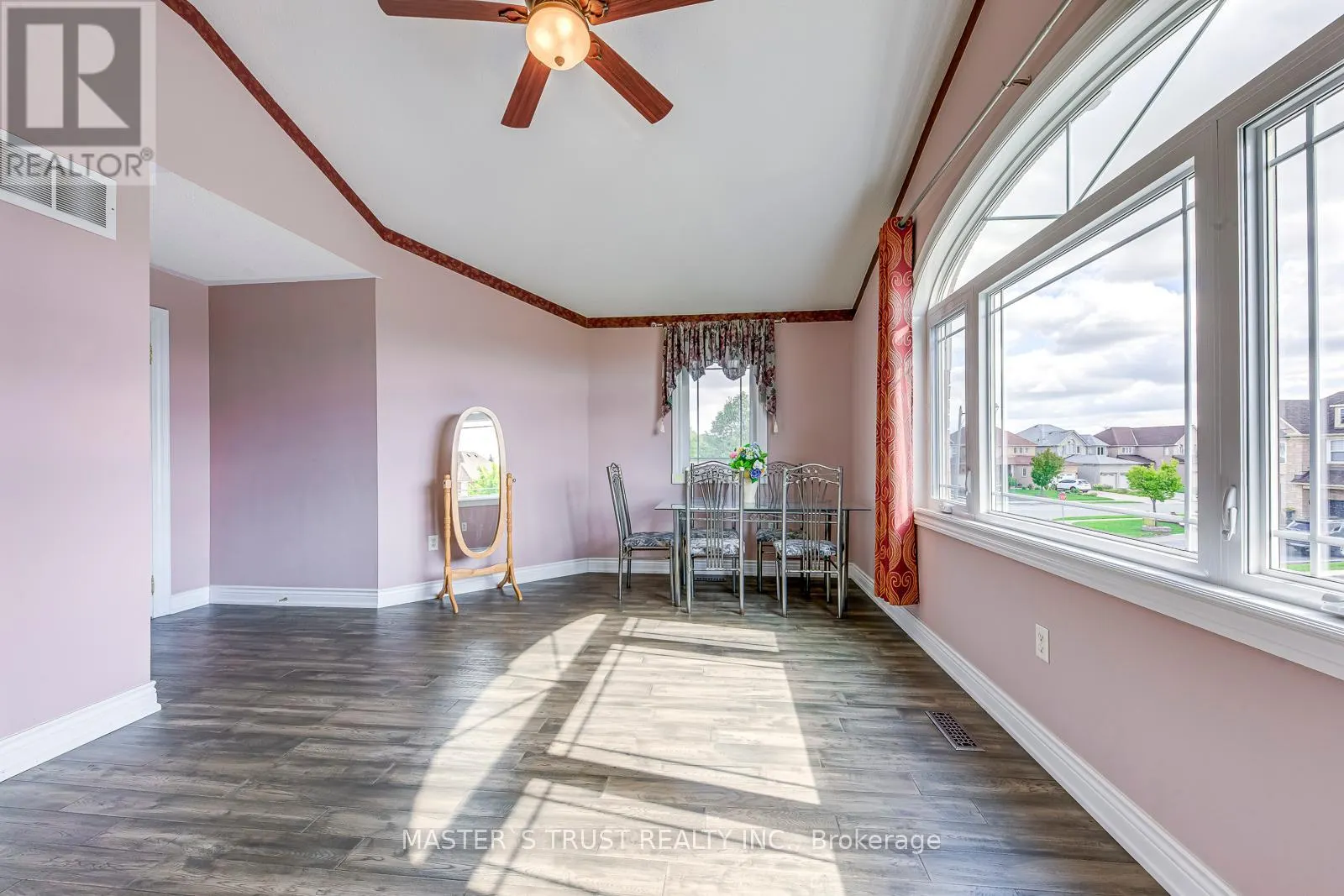 66 SNOW LEOPARD COURT