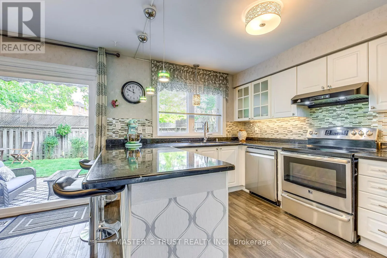 66 SNOW LEOPARD COURT