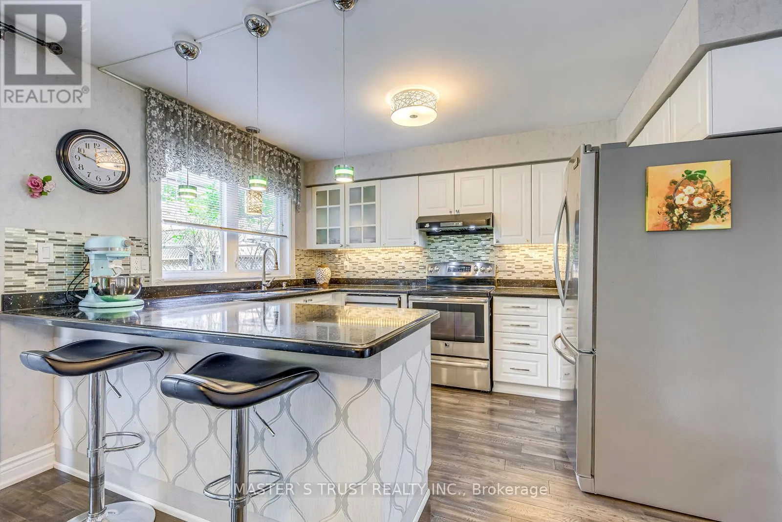 66 SNOW LEOPARD COURT