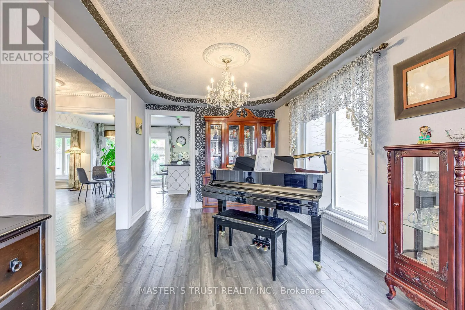 66 SNOW LEOPARD COURT