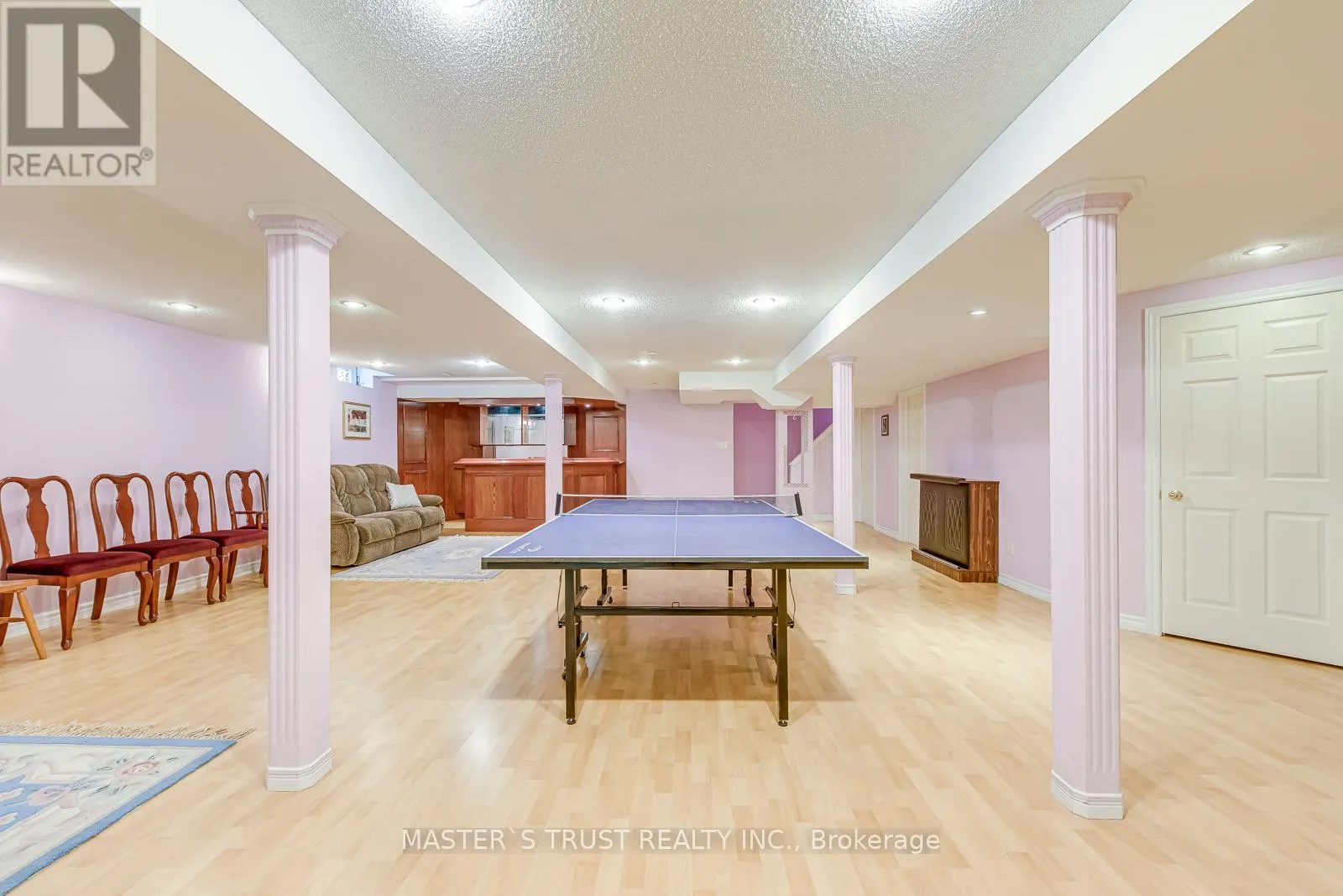 66 SNOW LEOPARD COURT
