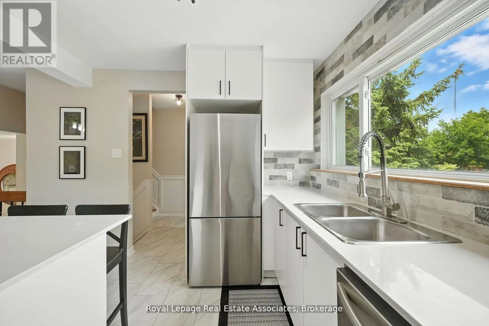 69 - 400 BLOOR STREET