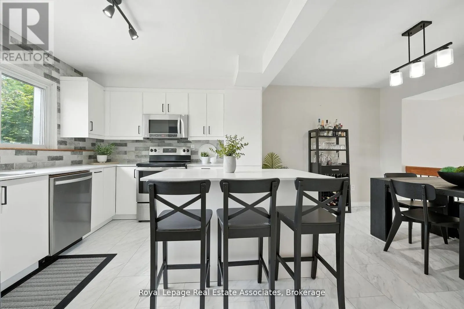 69 - 400 BLOOR STREET