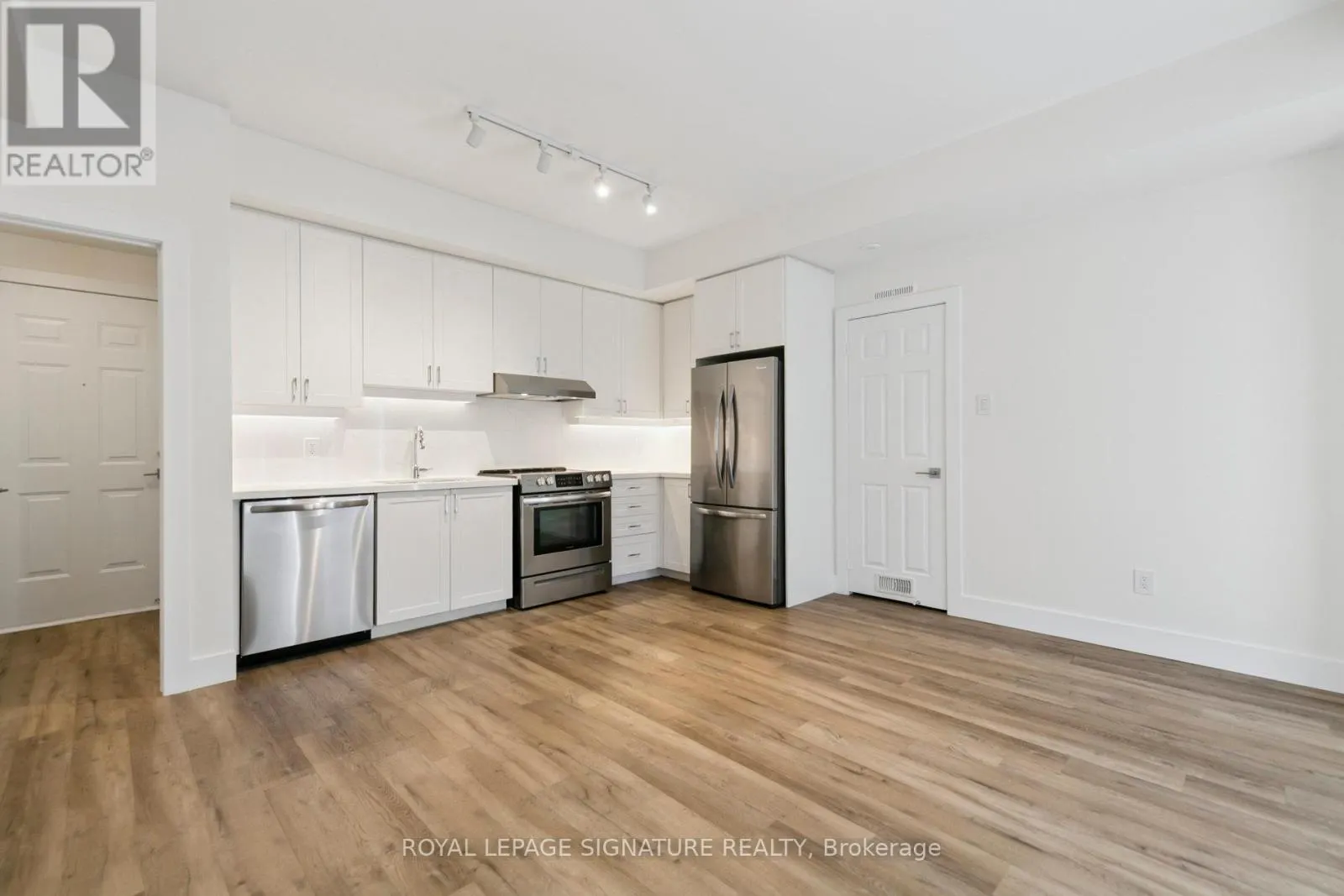 32 - 5035 OSCAR PETERSON BOULEVARD