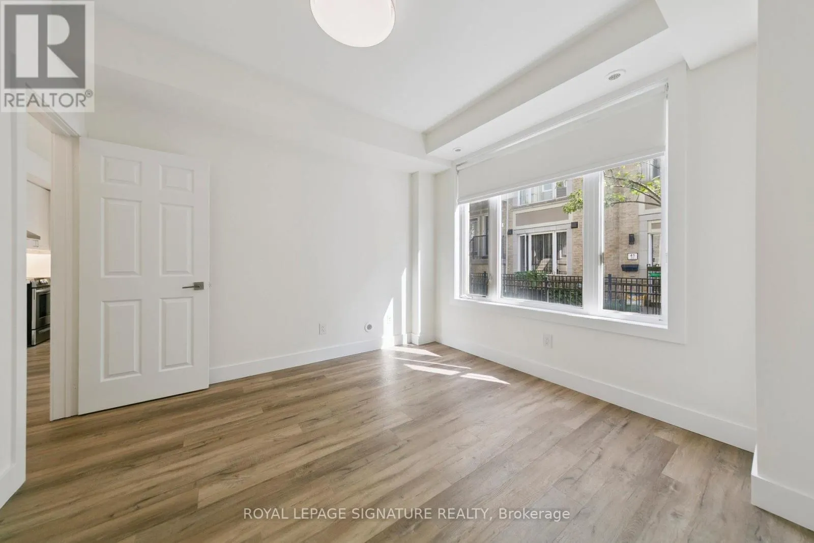 32 - 5035 OSCAR PETERSON BOULEVARD