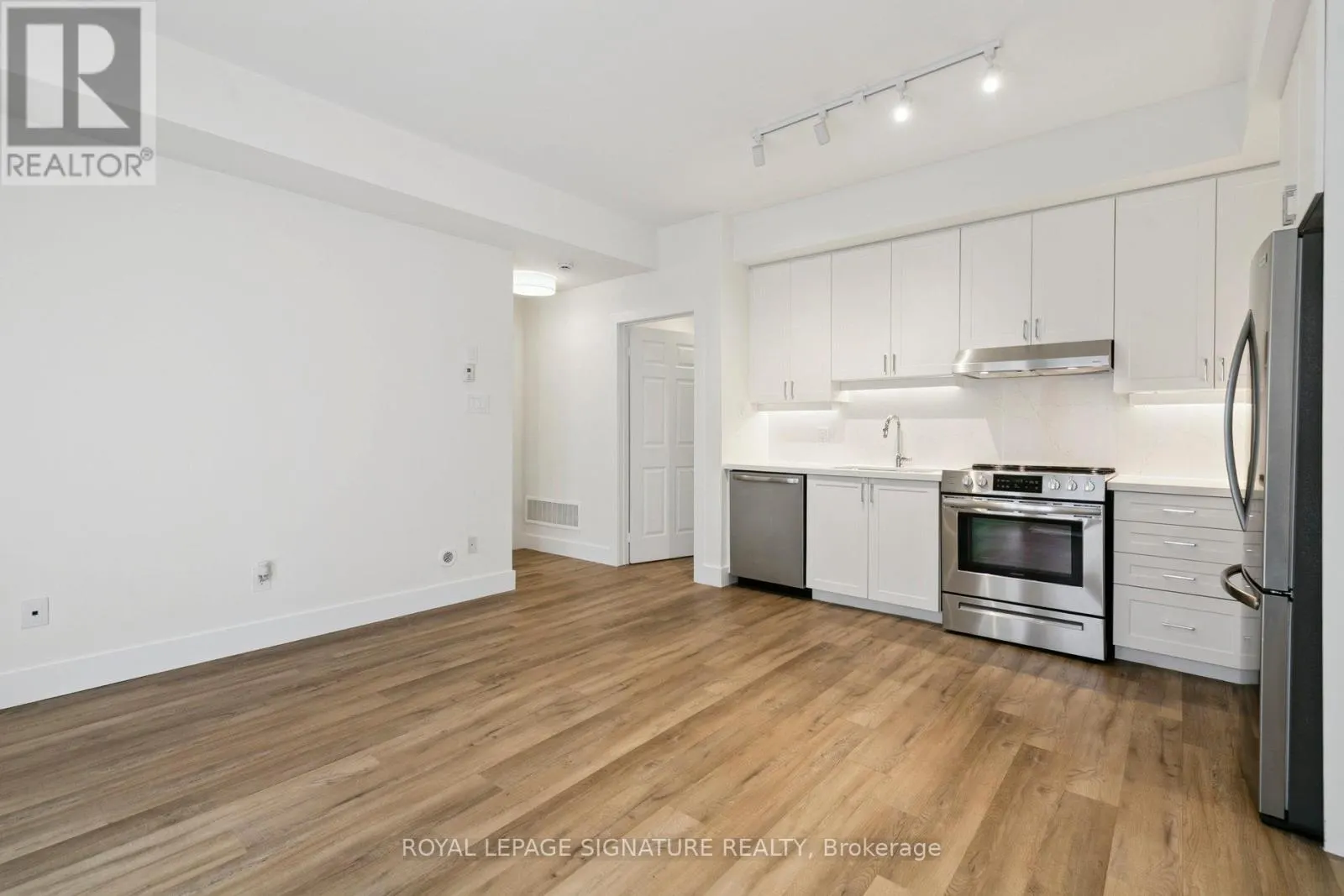 32 - 5035 OSCAR PETERSON BOULEVARD