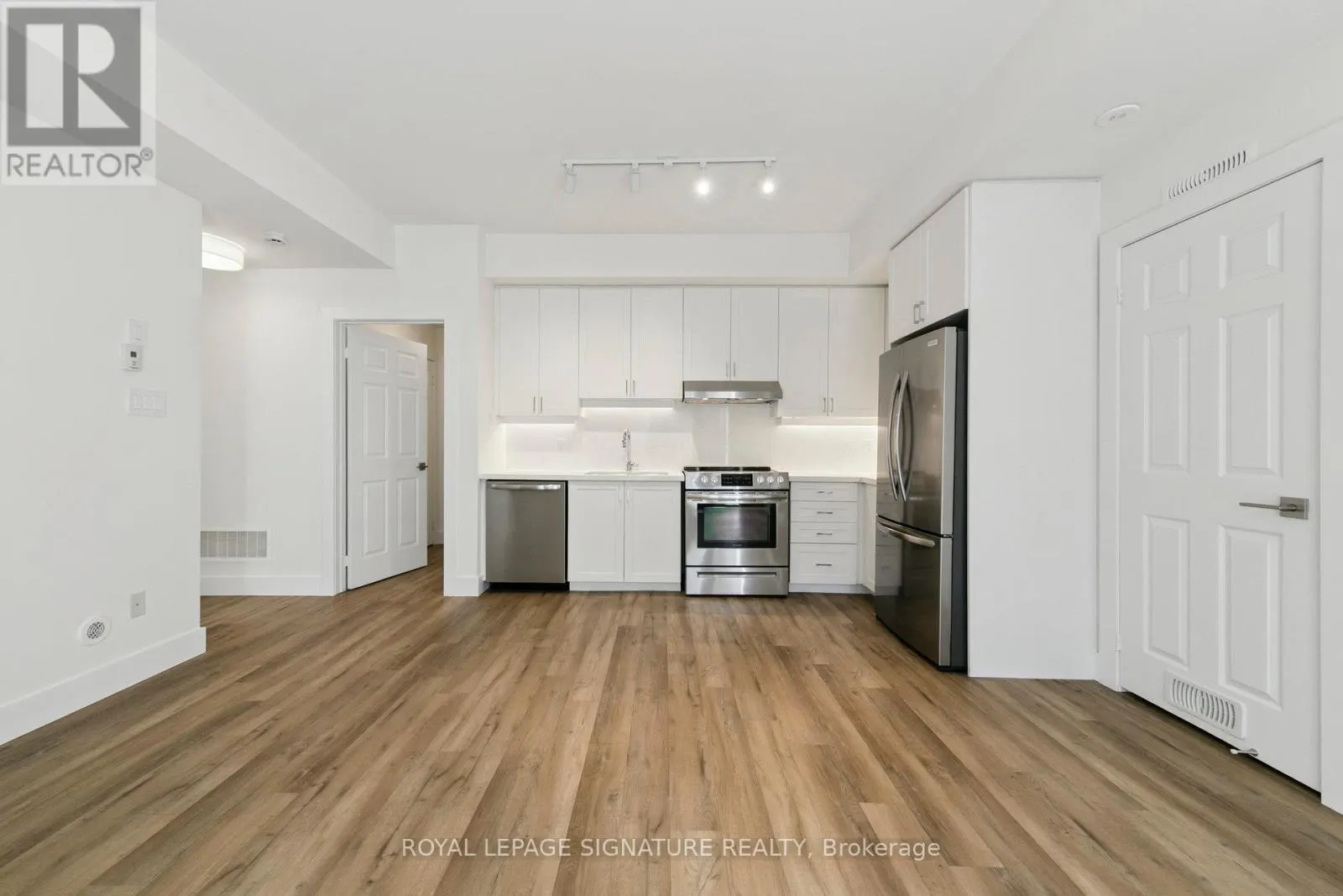 32 - 5035 OSCAR PETERSON BOULEVARD