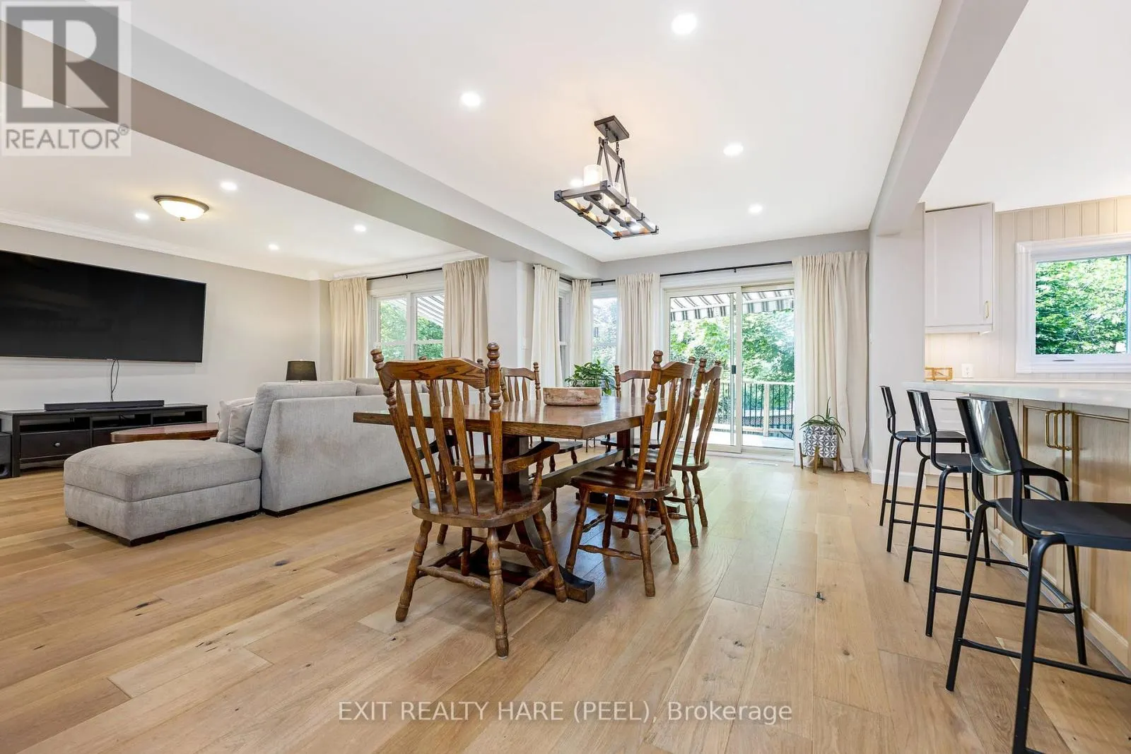 6 STONEGATE DRIVE