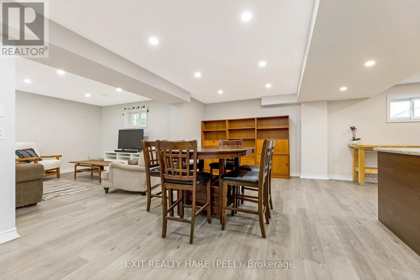 6 STONEGATE DRIVE