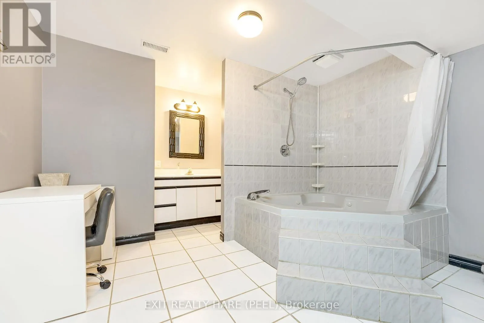 6 STONEGATE DRIVE