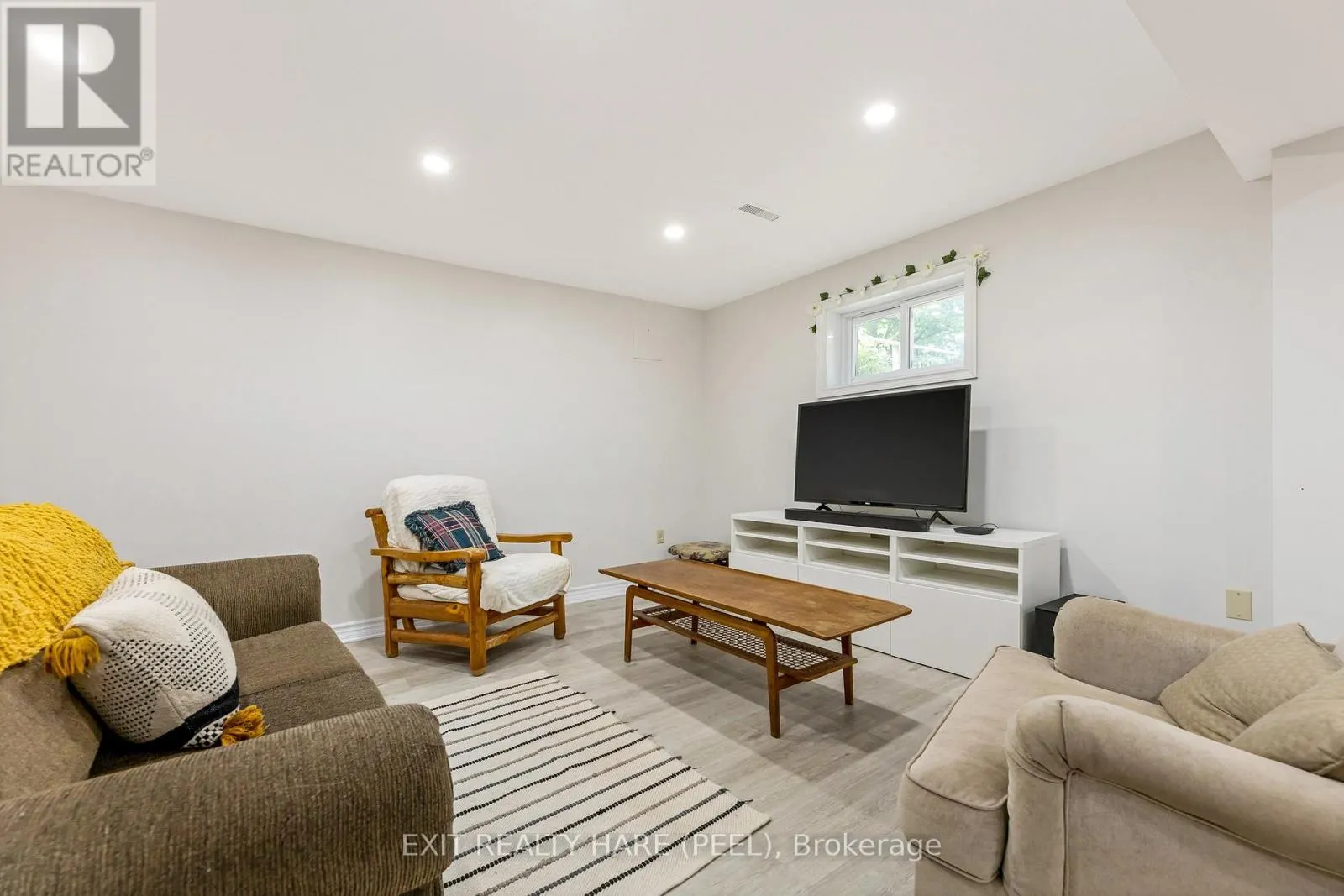 6 STONEGATE DRIVE