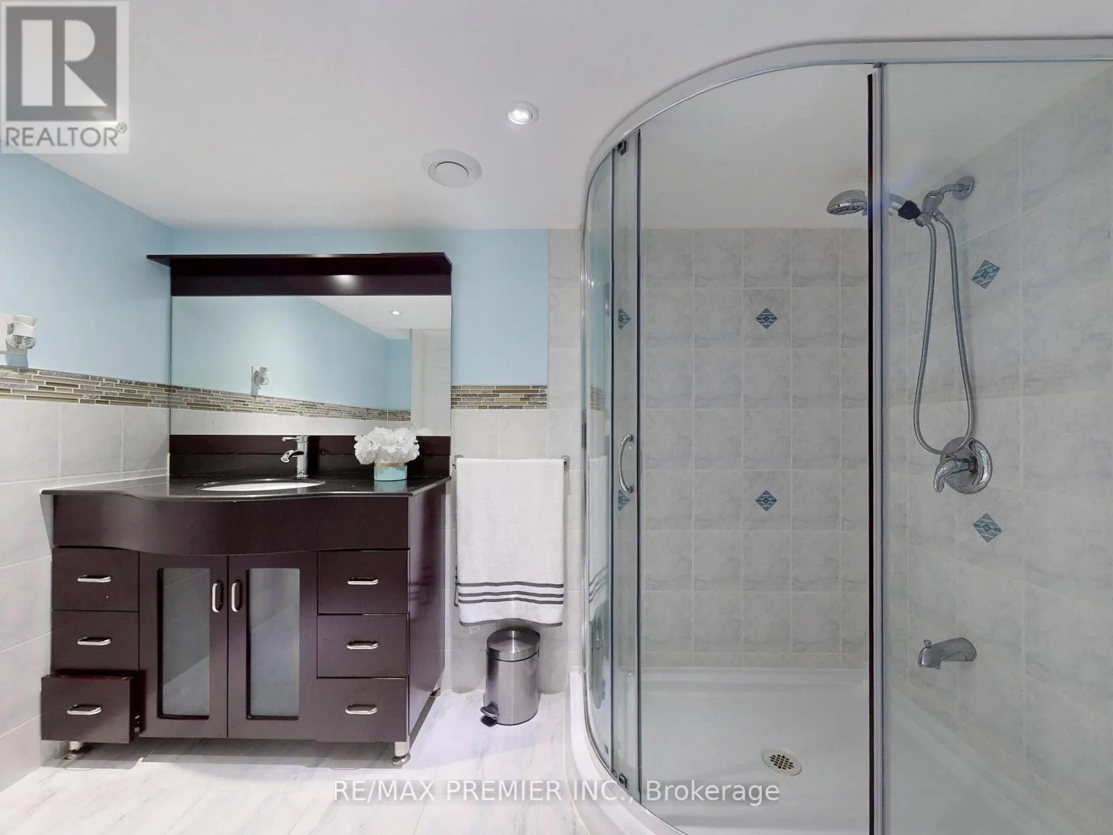 5869 YACHTSMAN CROSSING