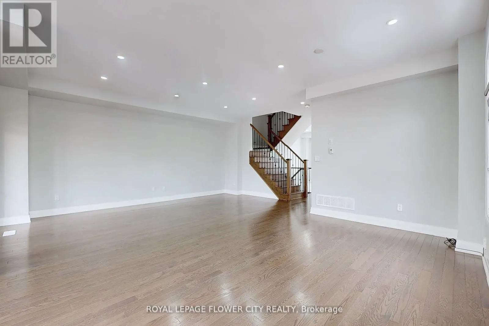 2 SUMMERBEAM WAY