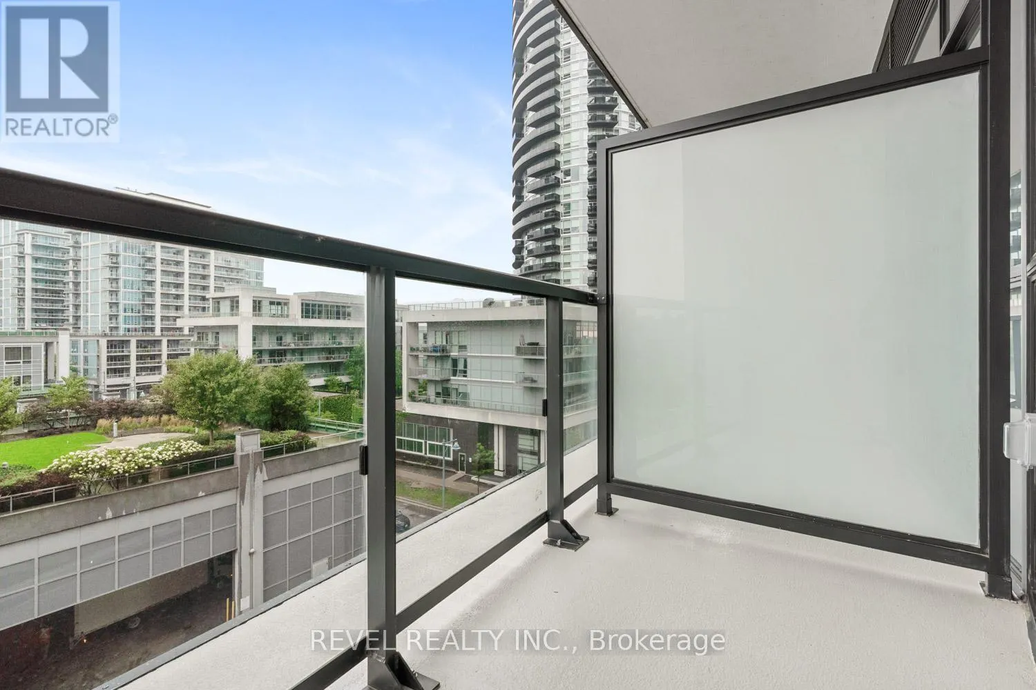 512 - 38 ANNIE CRAIG DRIVE