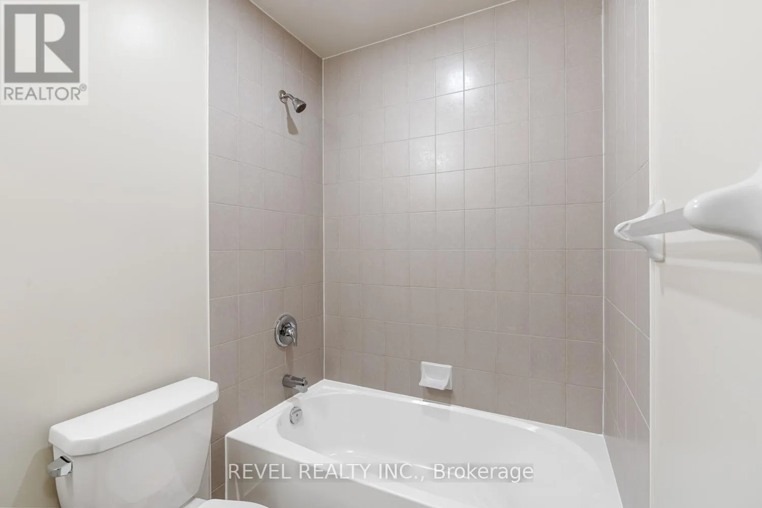 512 - 38 ANNIE CRAIG DRIVE