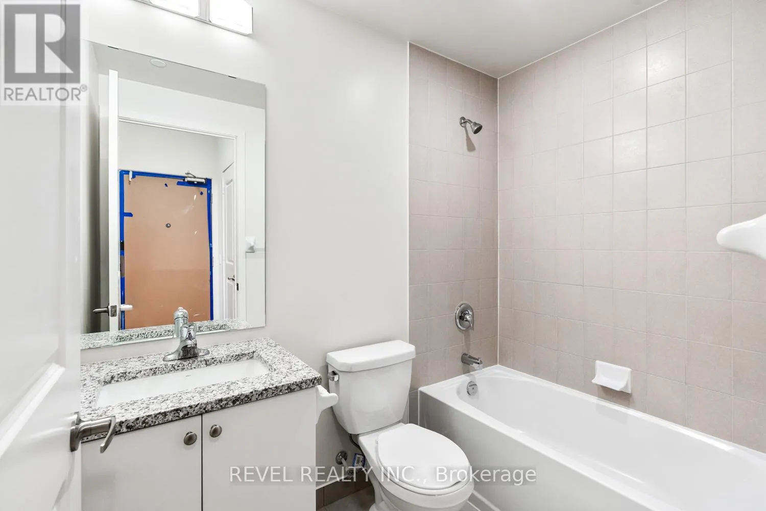 512 - 38 ANNIE CRAIG DRIVE