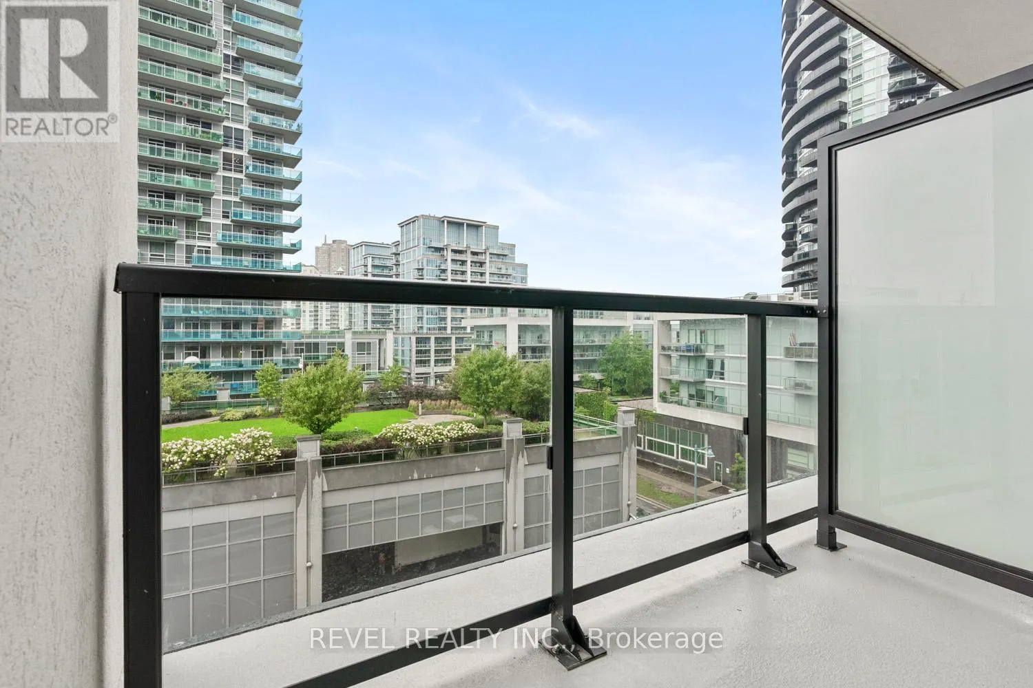 512 - 38 ANNIE CRAIG DRIVE
