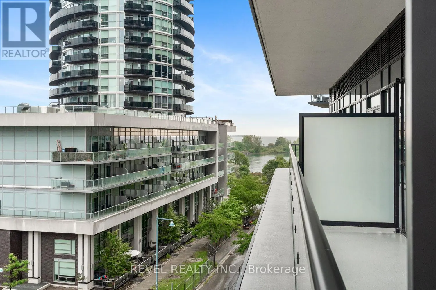 512 - 38 ANNIE CRAIG DRIVE