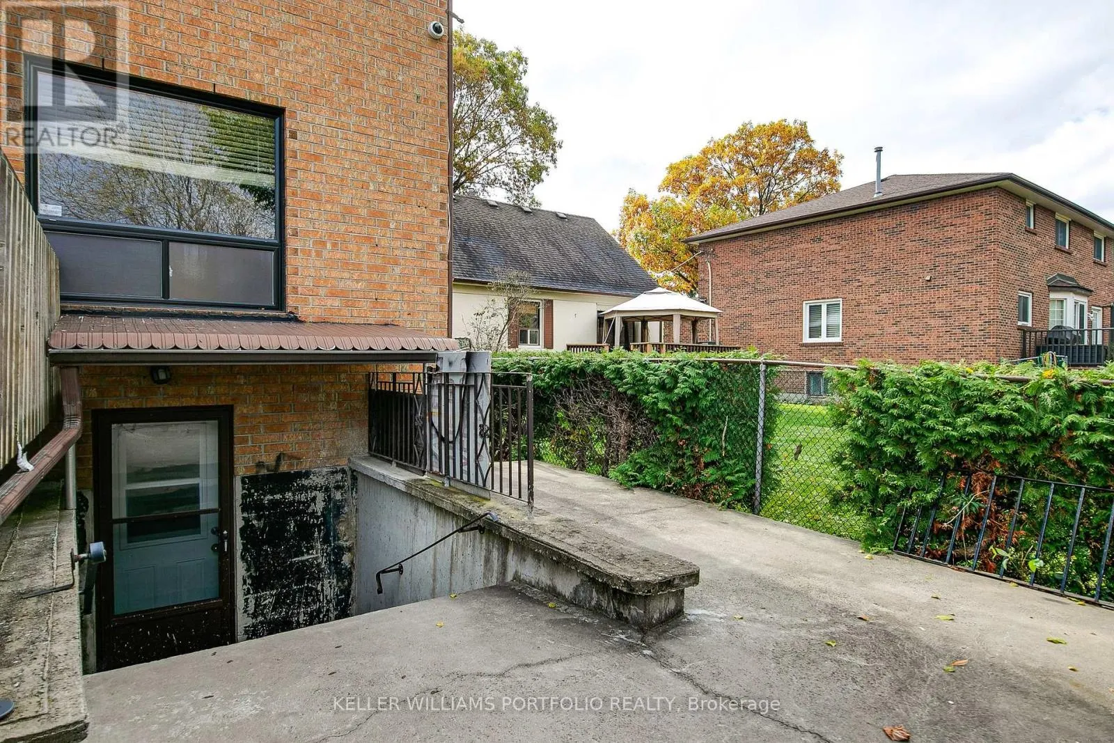 BSMNT - 20 MONTESSON STREET