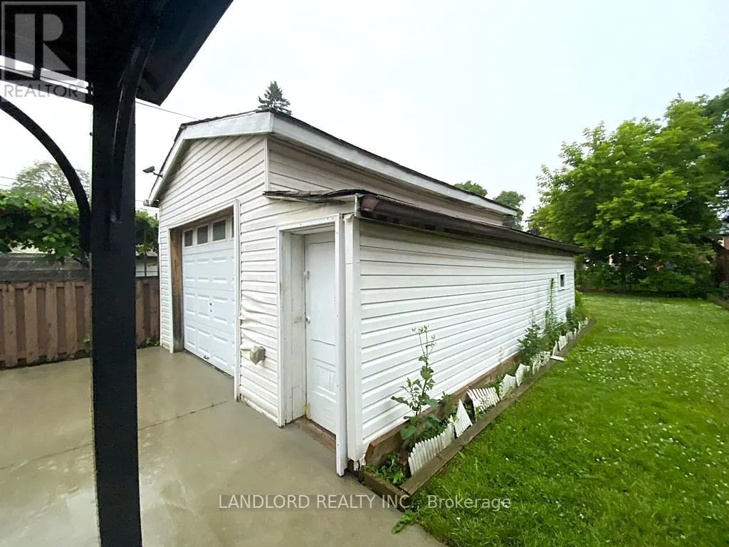 LOWER - 92 HOLWOOD AVENUE