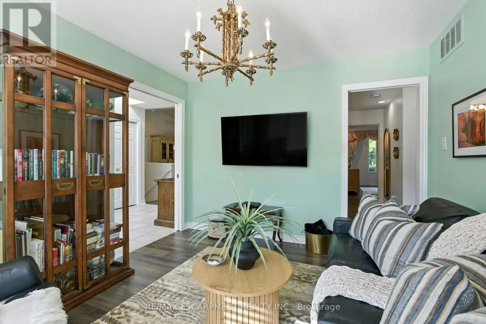 1104 CROFTON WAY