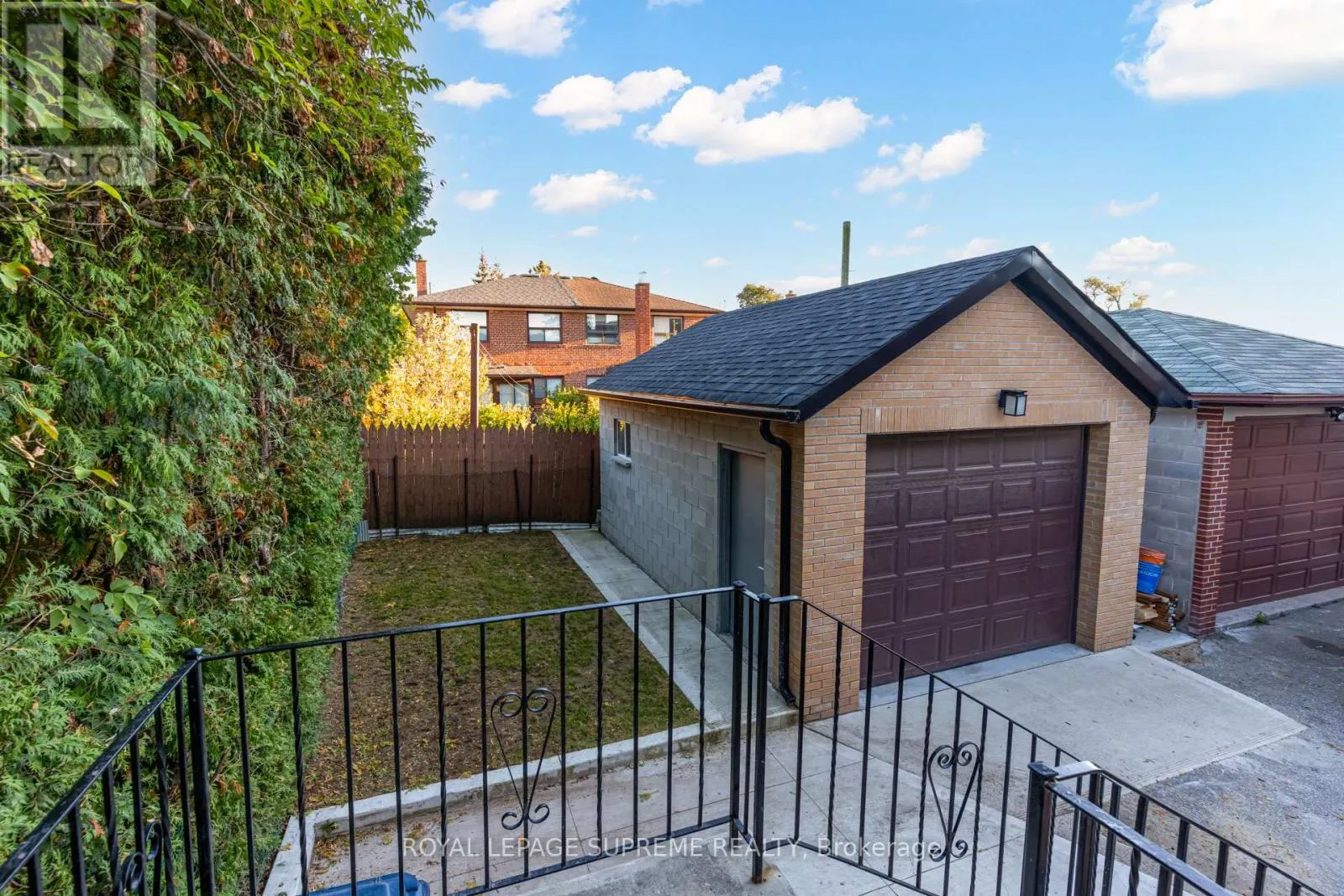 83 CLAIRTON CRESCENT