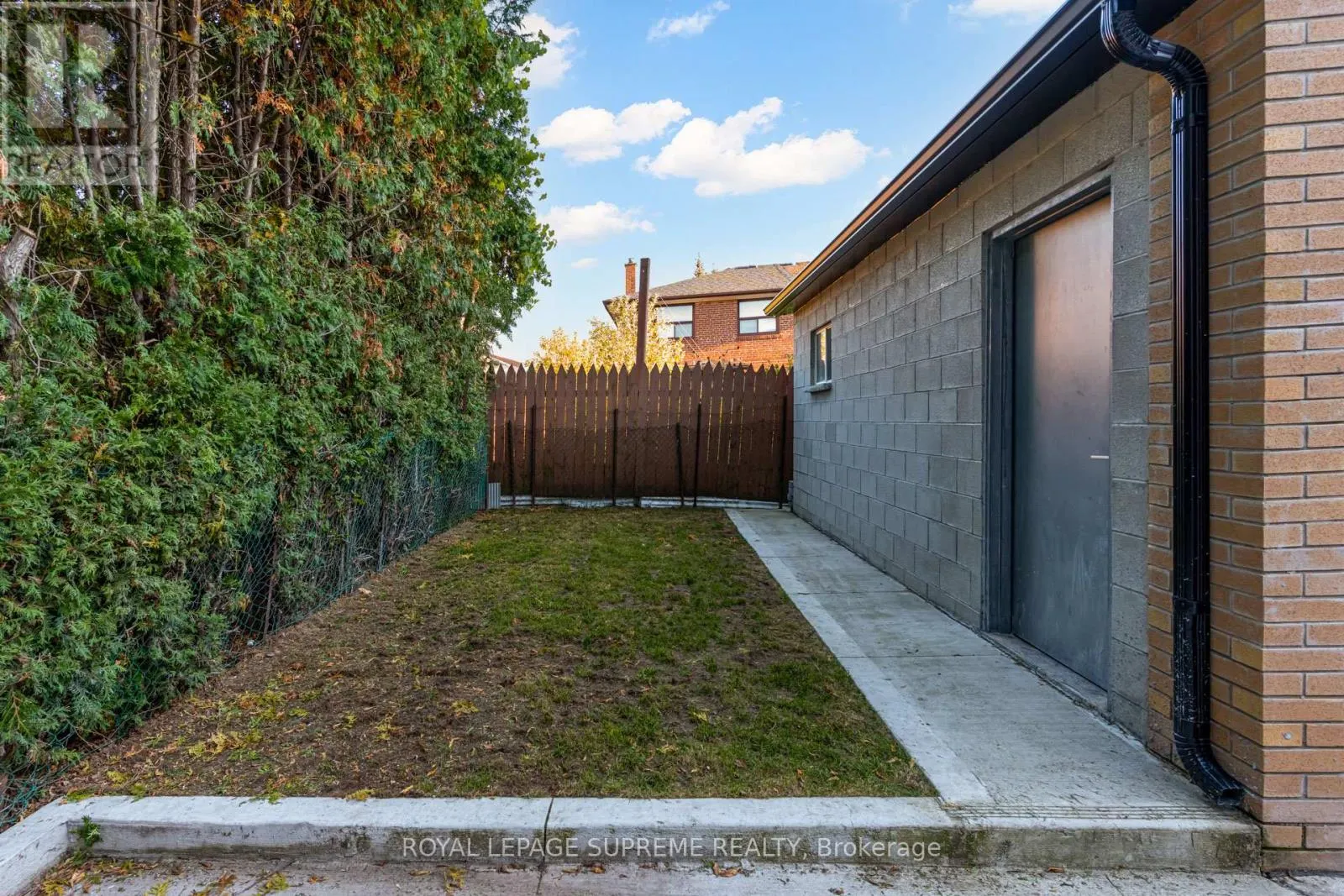 83 CLAIRTON CRESCENT