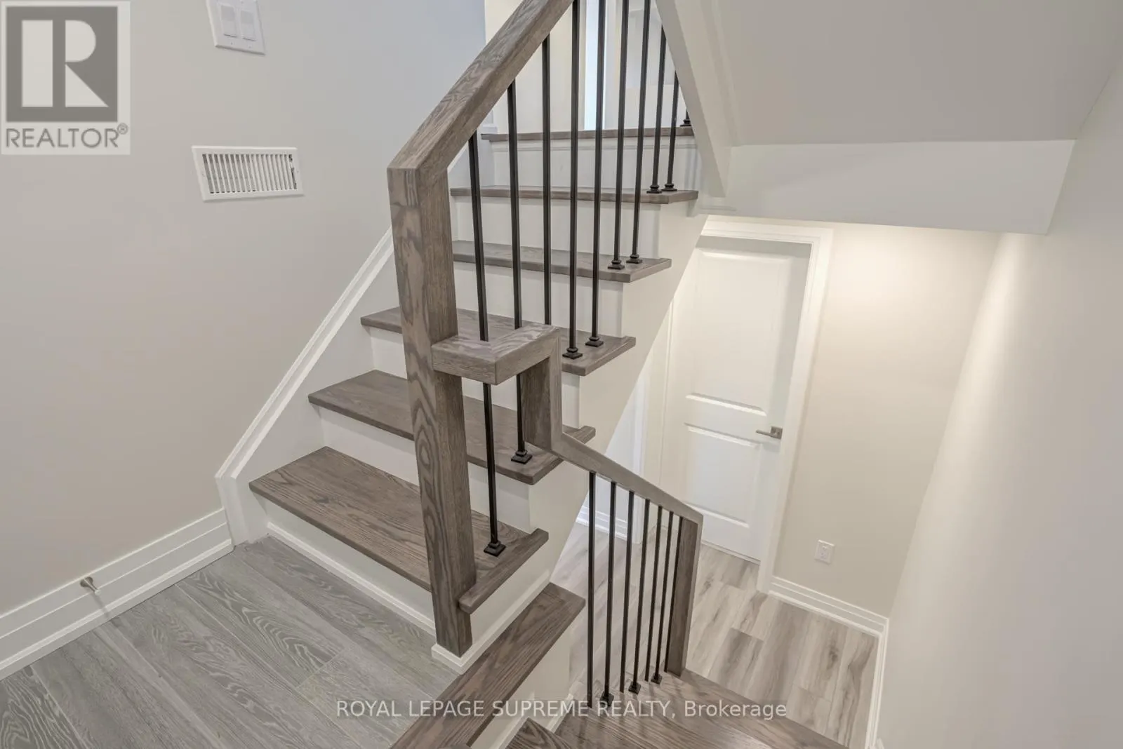 83 CLAIRTON CRESCENT