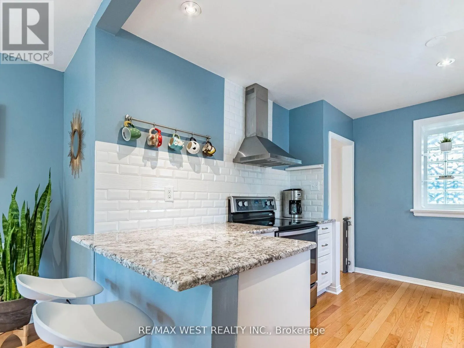 76 LABURNHAM AVENUE