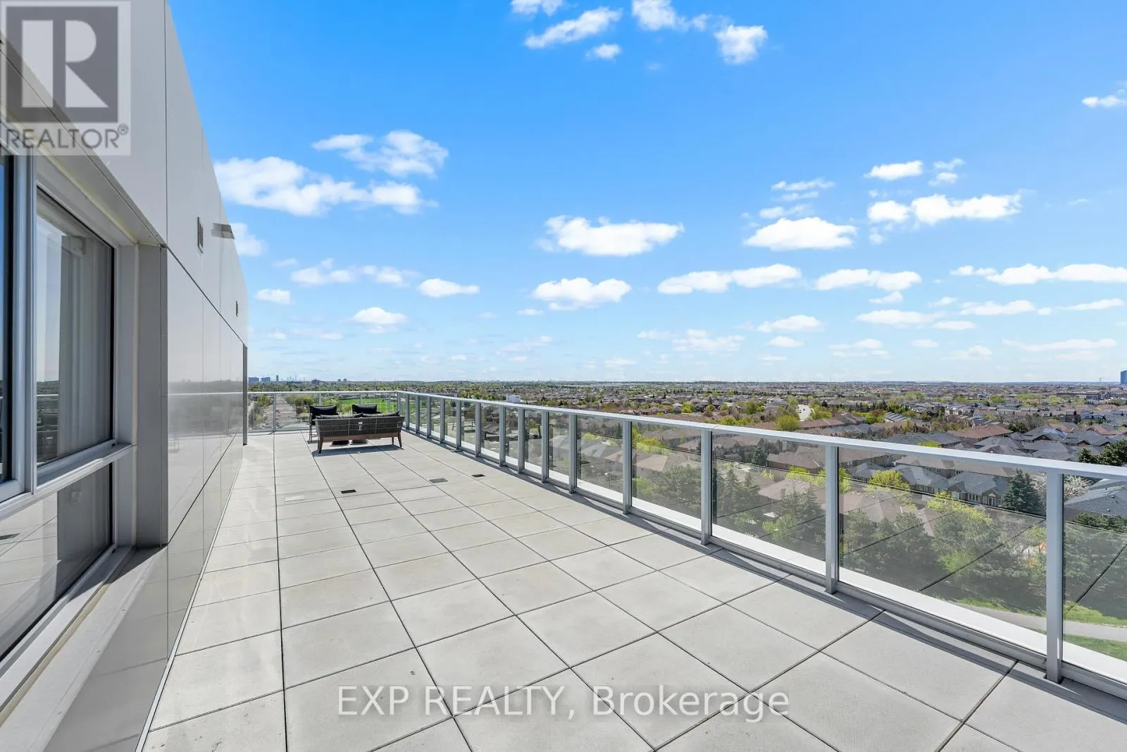 902 - 100 MANETT CRESCENT