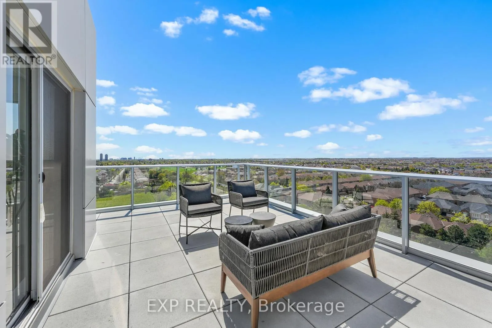 902 - 100 MANETT CRESCENT