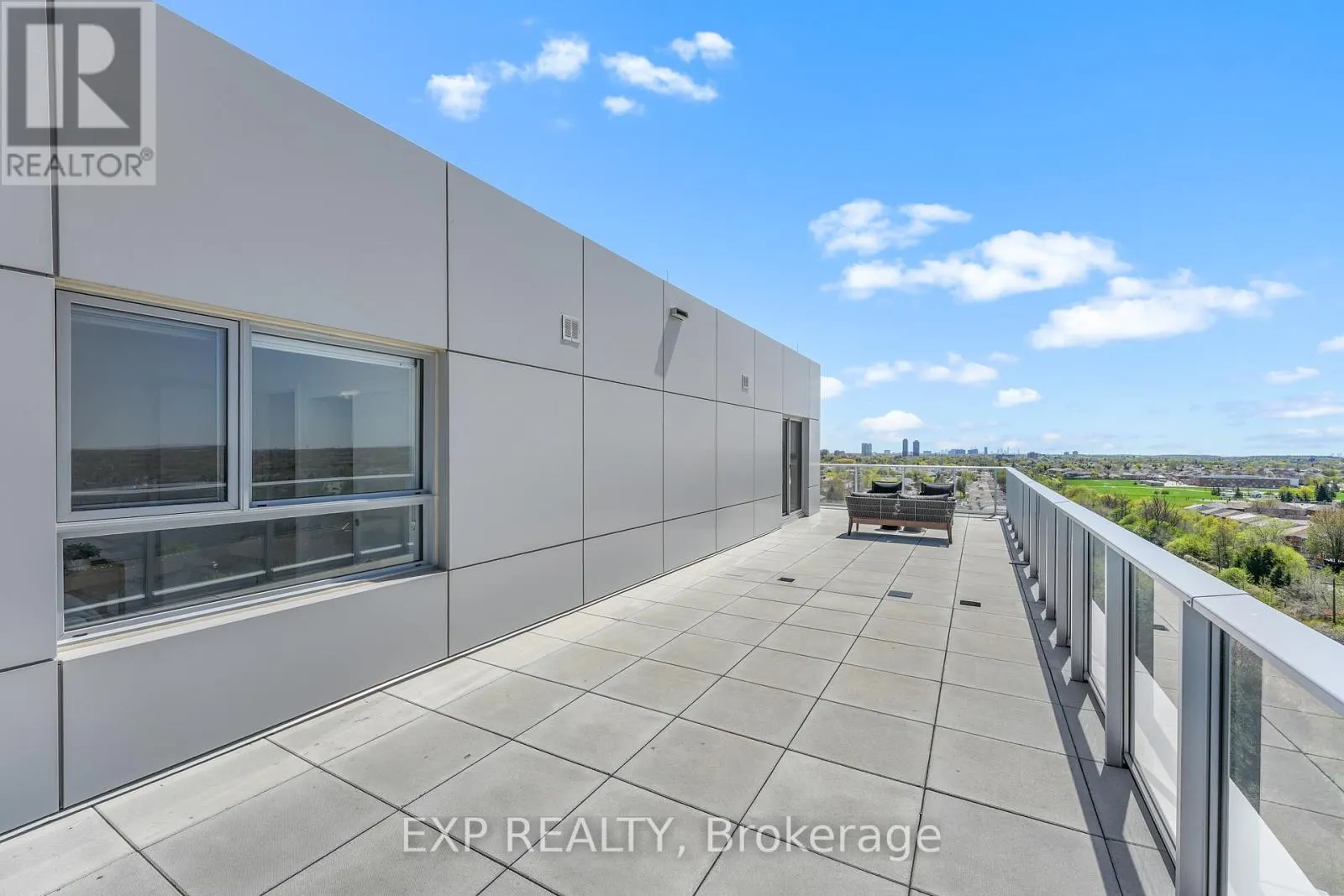 902 - 100 MANETT CRESCENT