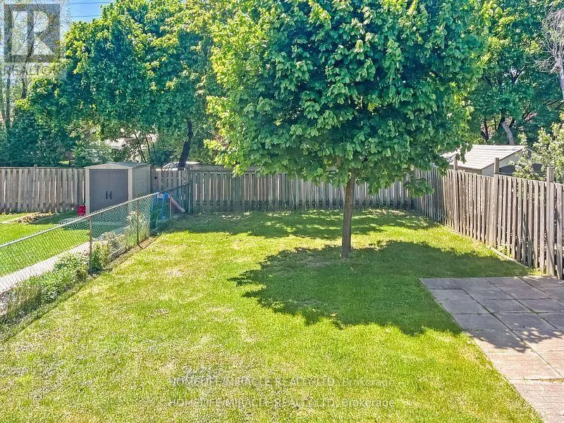 3485 OAKGLADE CRESCENT