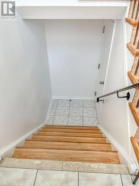 3485 OAKGLADE CRESCENT