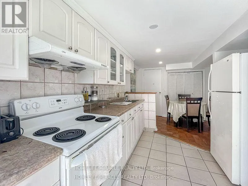 3485 OAKGLADE CRESCENT