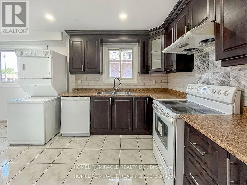 3485 OAKGLADE CRESCENT