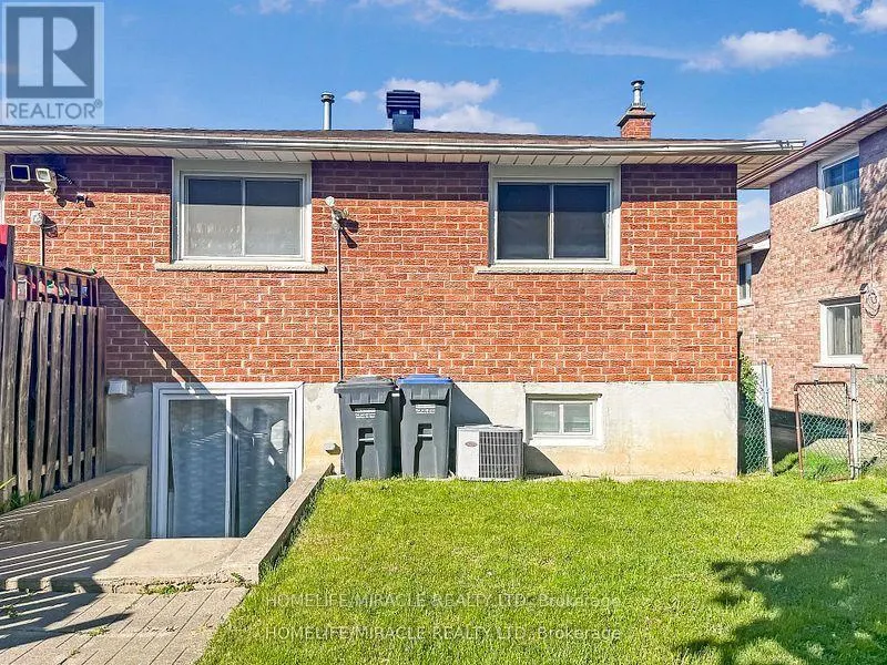 3485 OAKGLADE CRESCENT