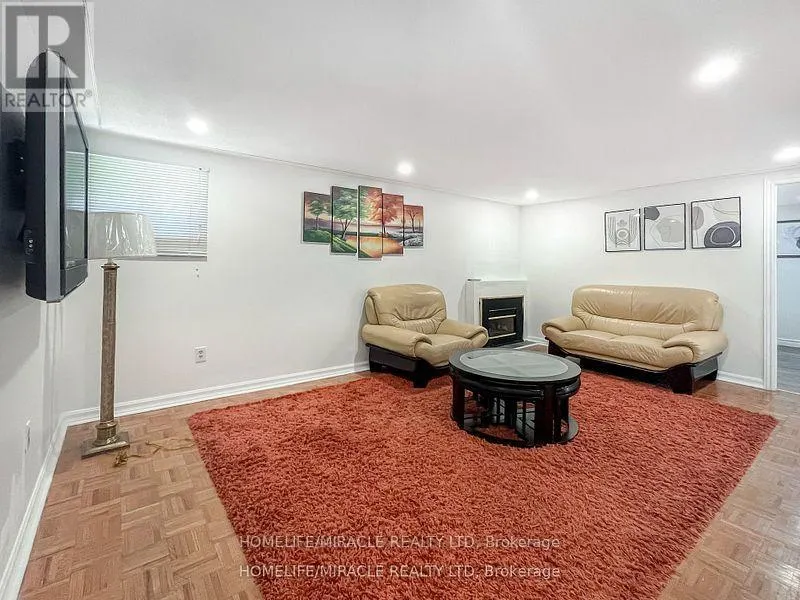 3485 OAKGLADE CRESCENT