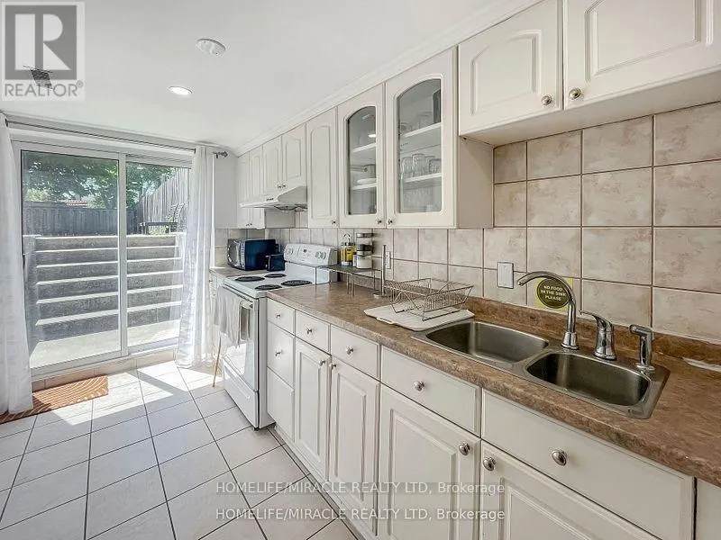 3485 OAKGLADE CRESCENT