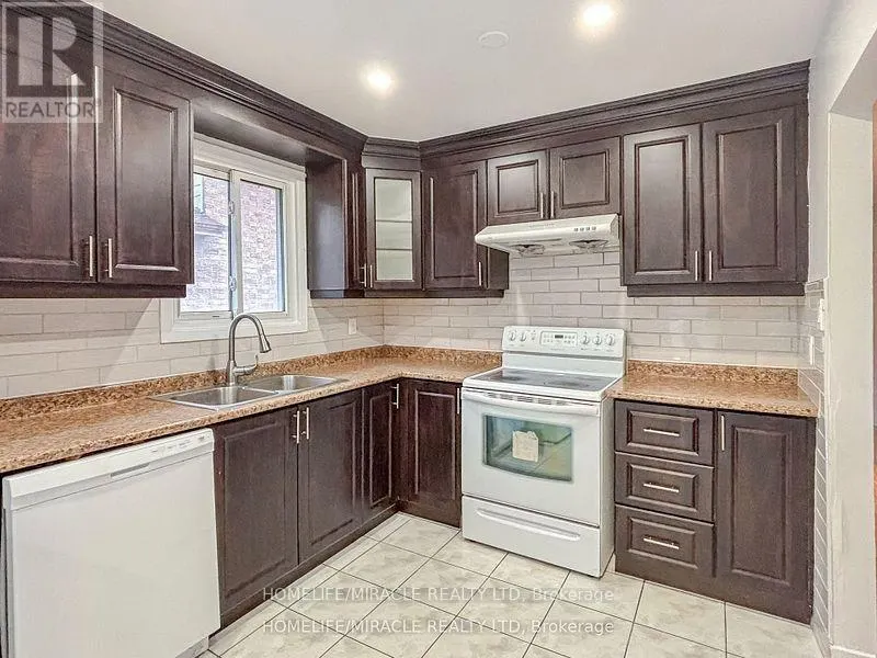 3485 OAKGLADE CRESCENT