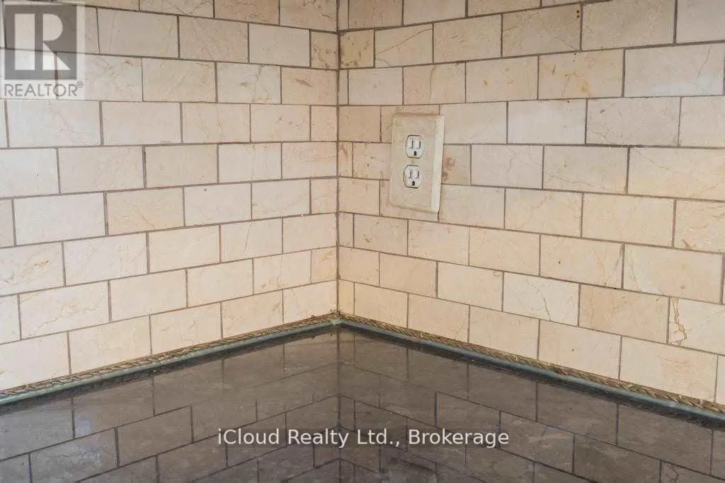 ROOM 2 - 12 KING GEORGE ROAD