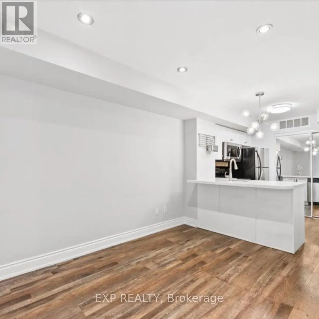 TH725 - 10 LAIDLAW STREET