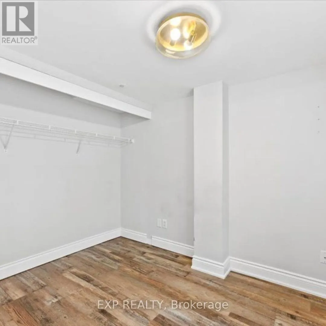 TH725 - 10 LAIDLAW STREET