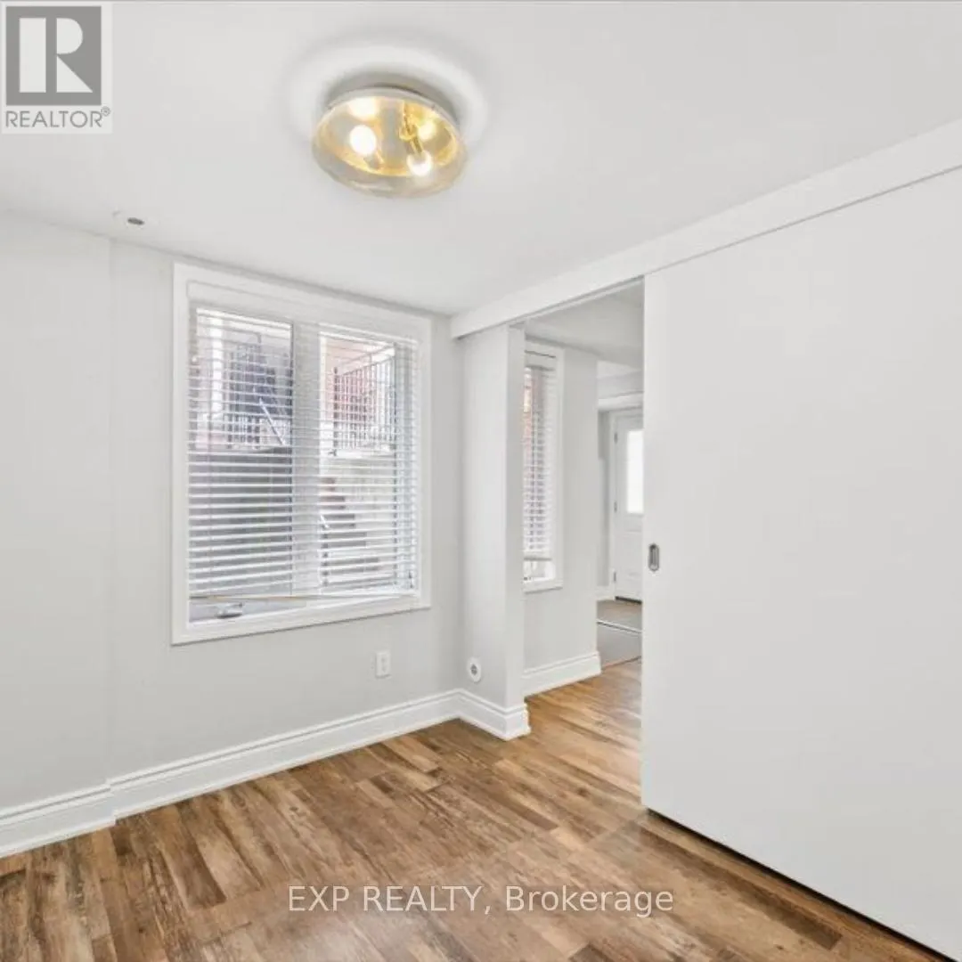 TH725 - 10 LAIDLAW STREET