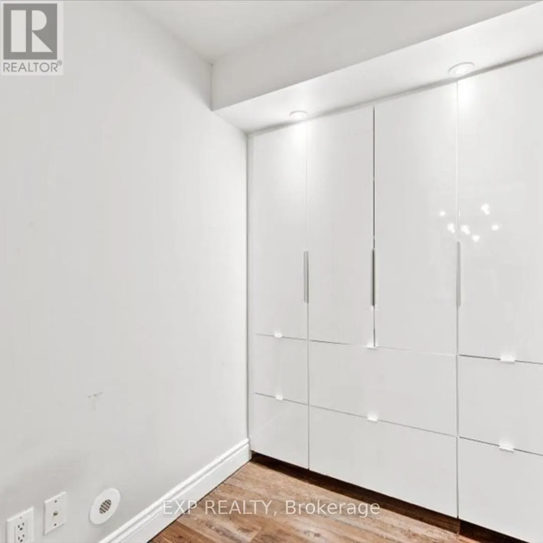 TH725 - 10 LAIDLAW STREET