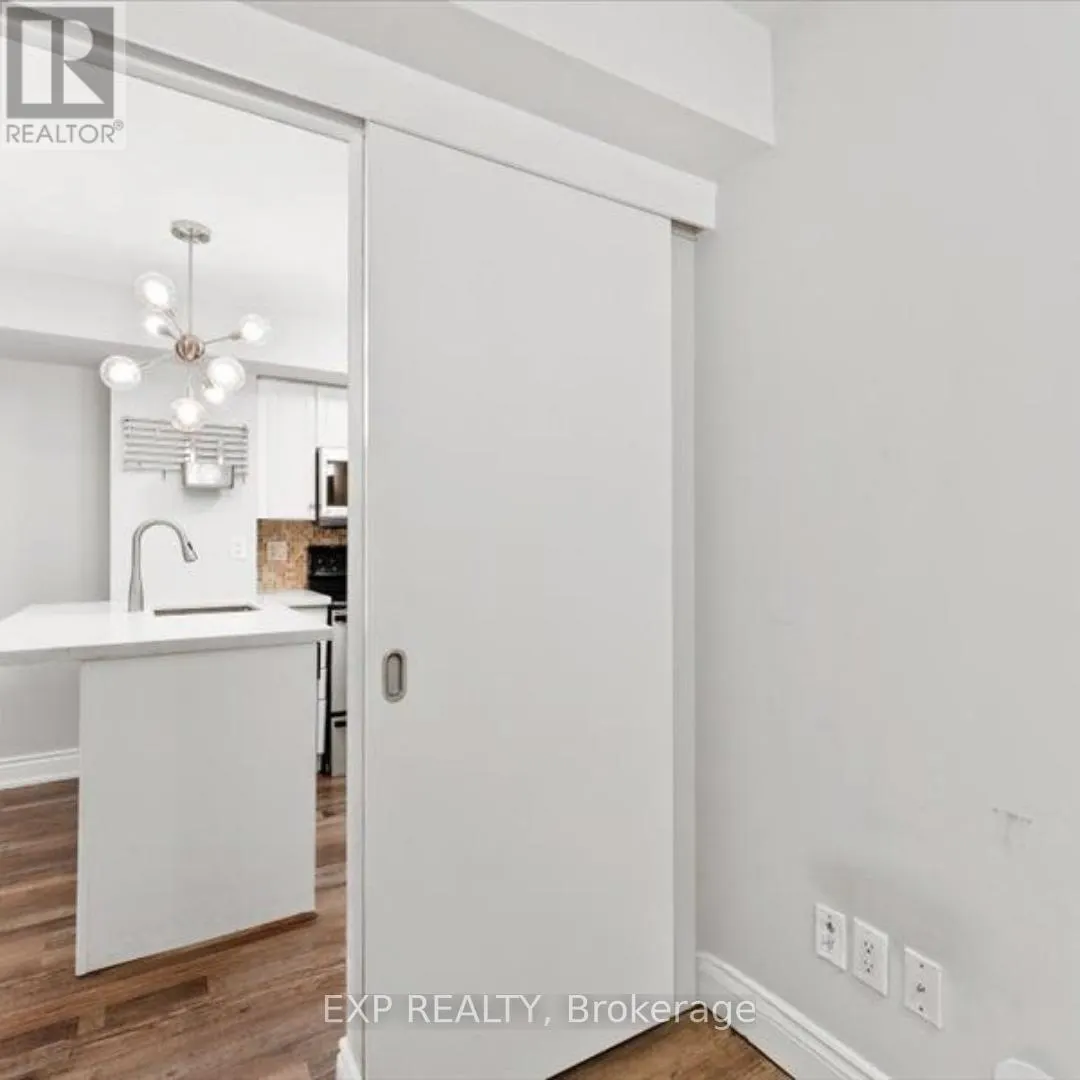 TH725 - 10 LAIDLAW STREET