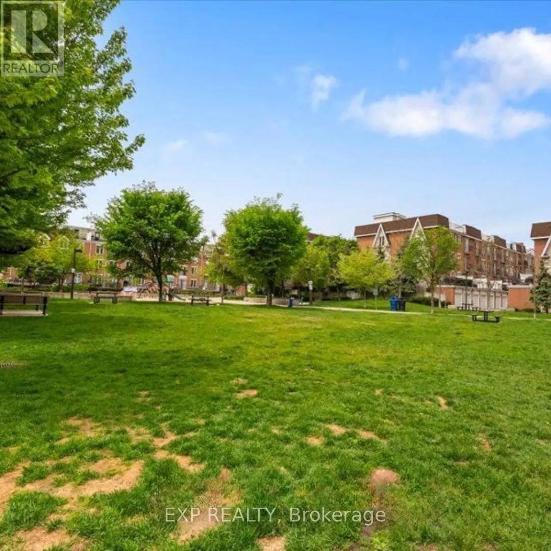 TH725 - 10 LAIDLAW STREET