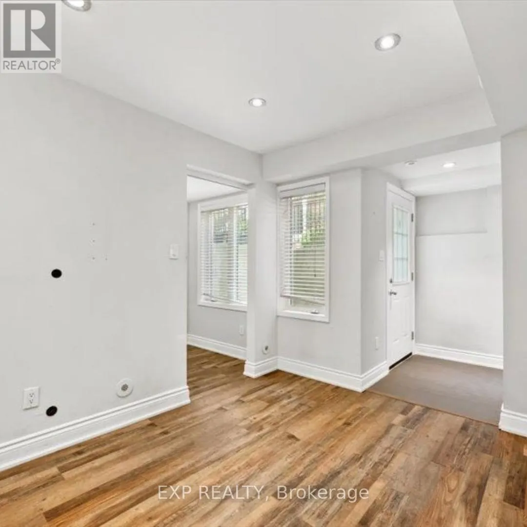 TH725 - 10 LAIDLAW STREET