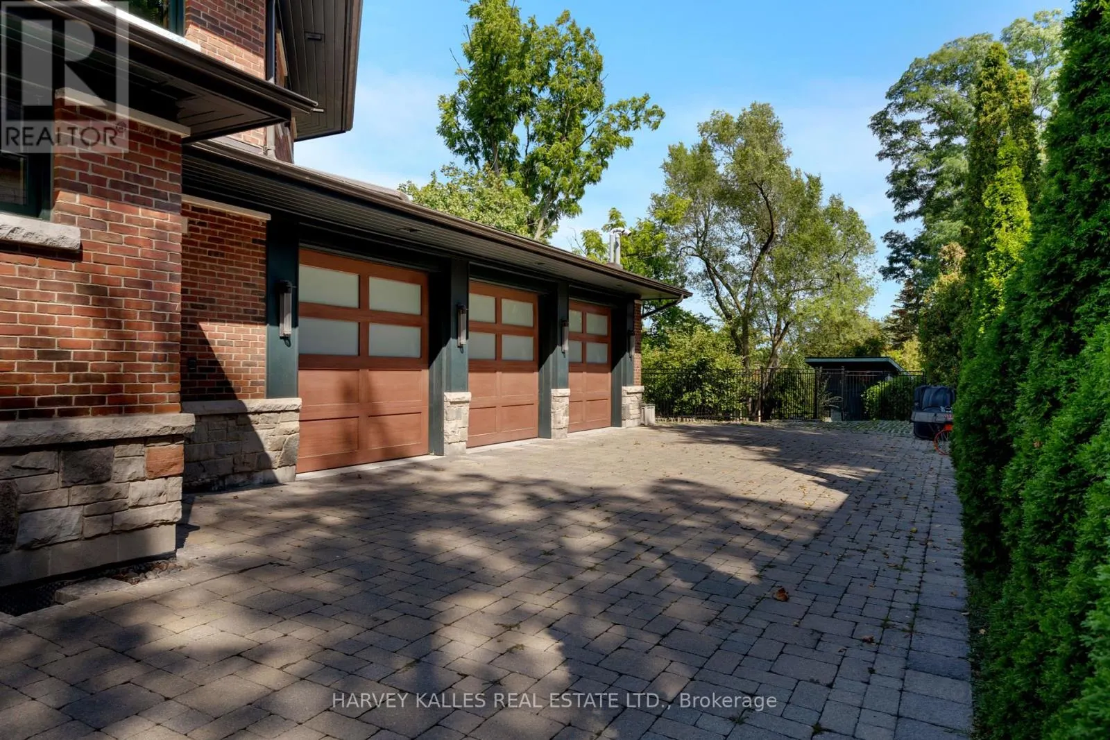 89 KINGSWAY CRESCENT
