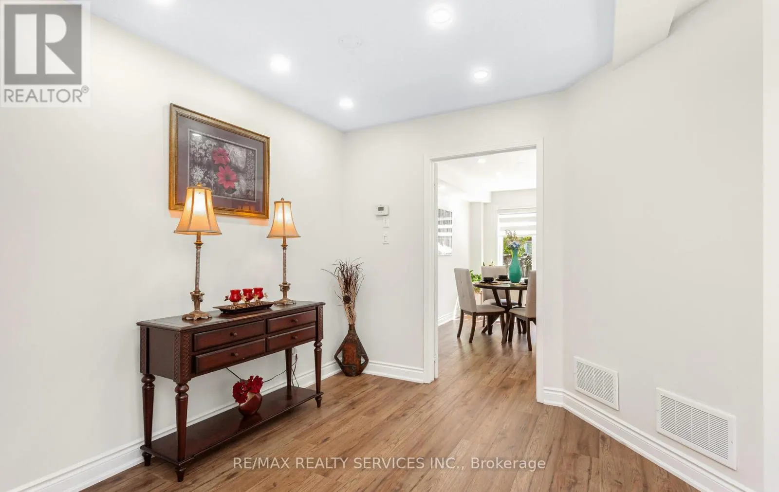 3912 ZENITH COURT